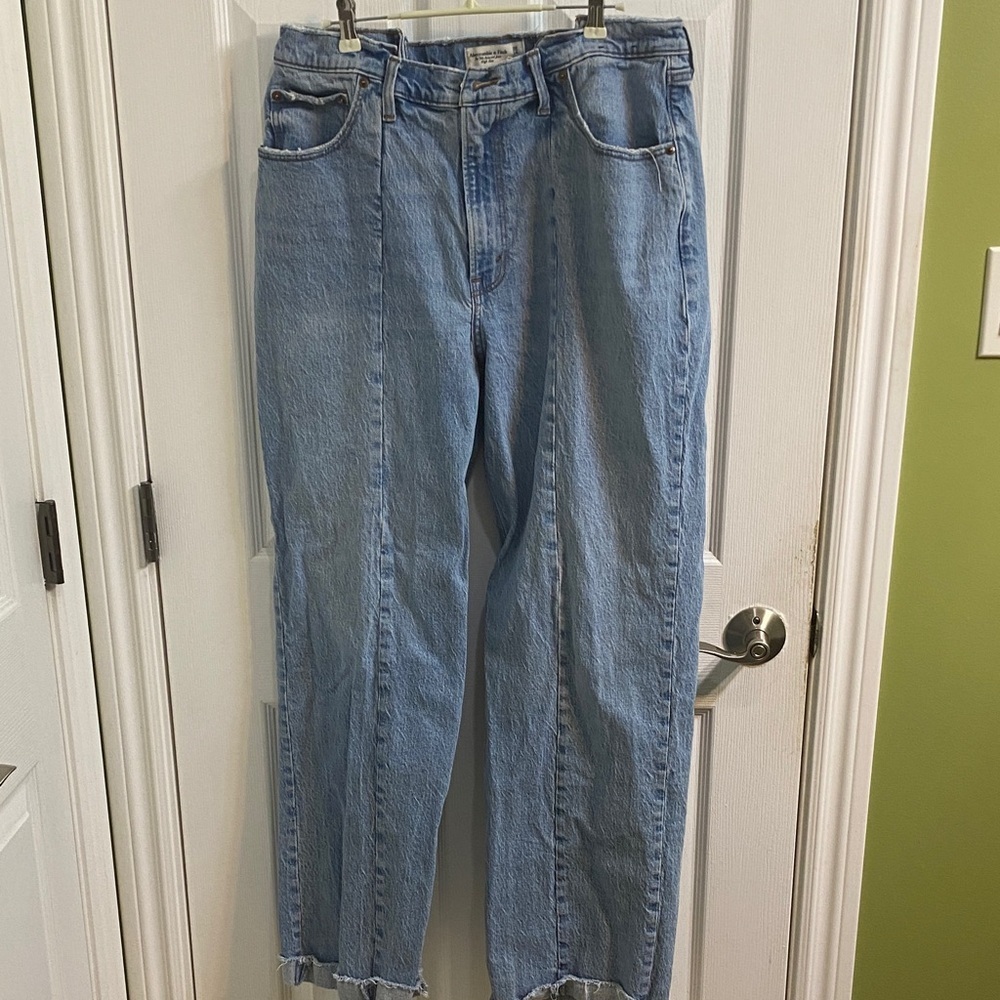 Abercrombie Fitch 90s Relaxed High Rise Womens 32 14L Curve Love Split Hem Jeans